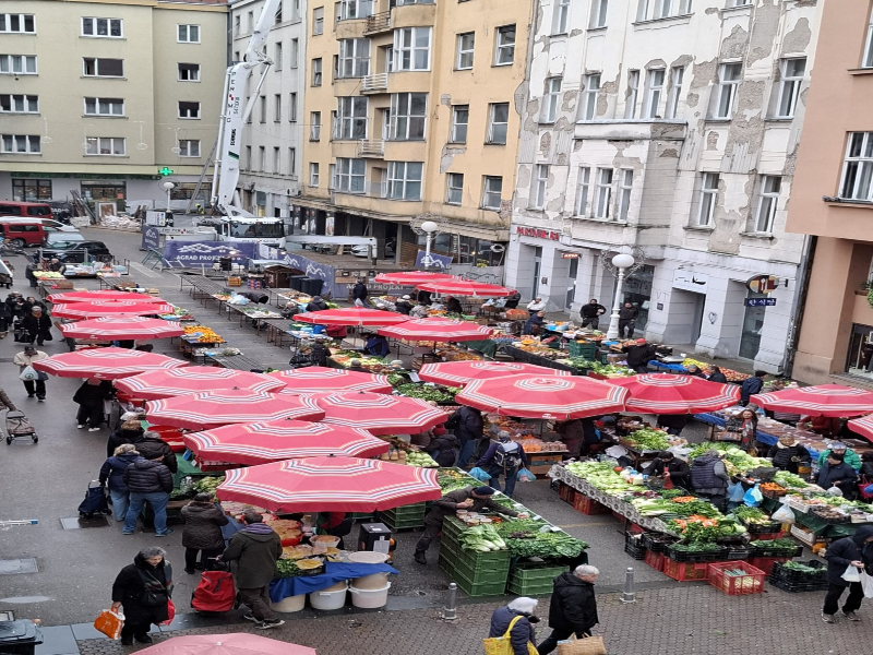 Zakupci tržnice Dolac i nakon Adventa ostaju na privremenim lokacijama u središtu grada
